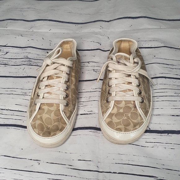 Coach Shoes - Coach Signature Women Sneaker Size 6.5